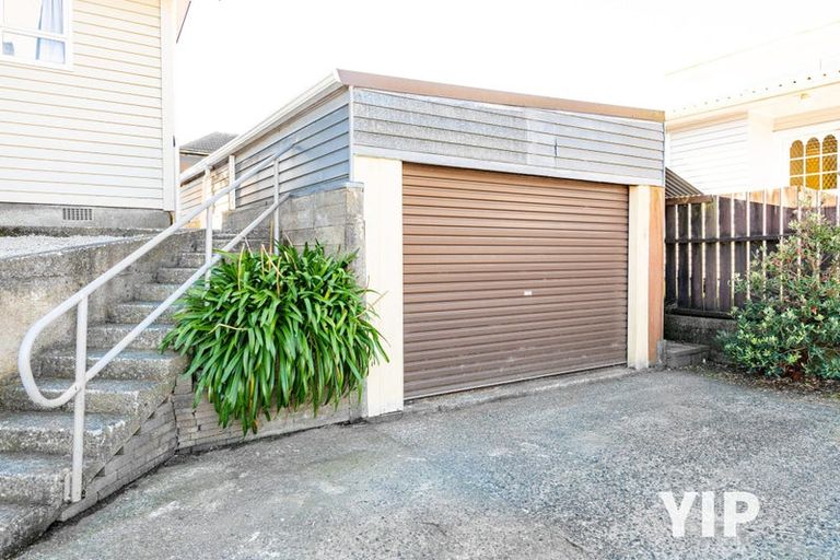 Photo of property in 9 Omega Street, Newlands, Wellington, 6037