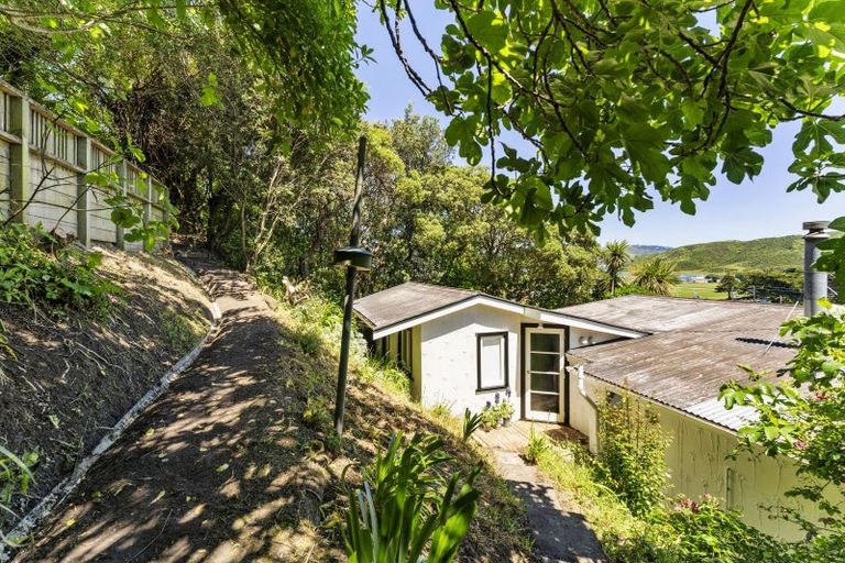 Photo of property in 74 Mana Esplanade, Paremata, Porirua, 5026