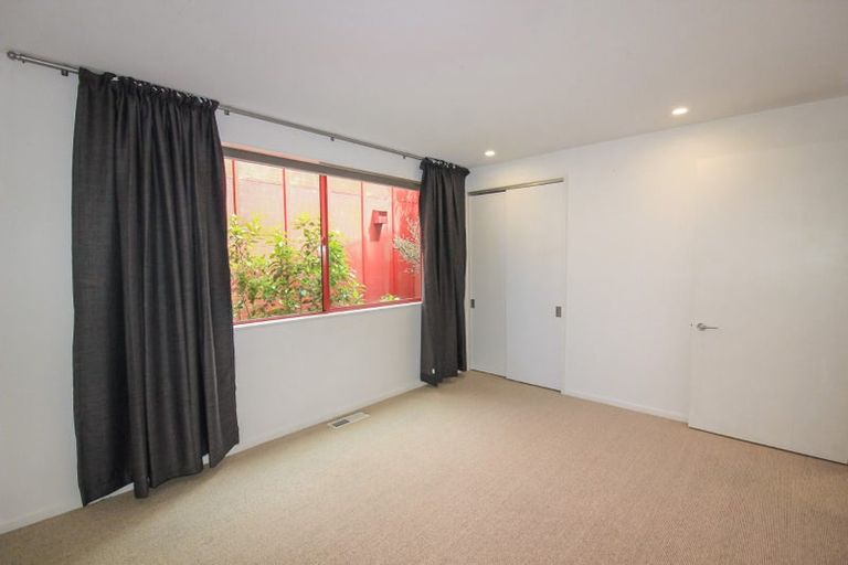 Photo of property in 8 Albemarle Road, Northland, Wellington, 6012