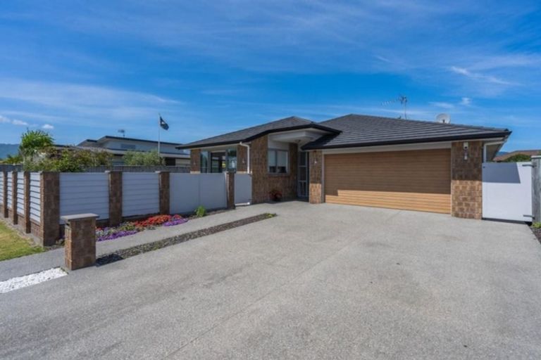 Photo of property in 4 Petrel Close, Paraparaumu Beach, Paraparaumu, 5032