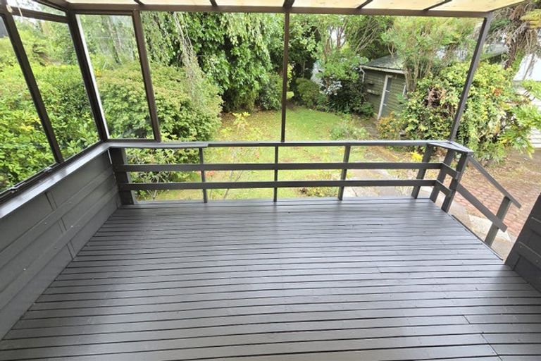 Photo of property in 16 Enderby Drive, Te Atatu Peninsula, Auckland, 0610