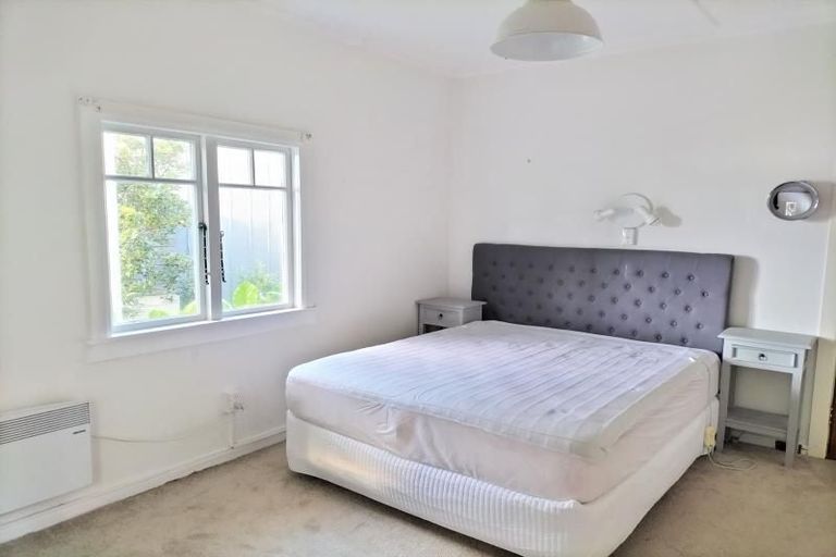 Photo of property in 281 Queens Drive, Lyall Bay, Wellington, 6022