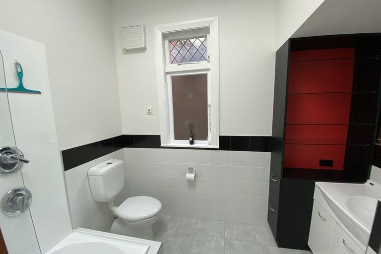 Photo of property in 191 Queens Drive, Lyall Bay, Wellington, 6022