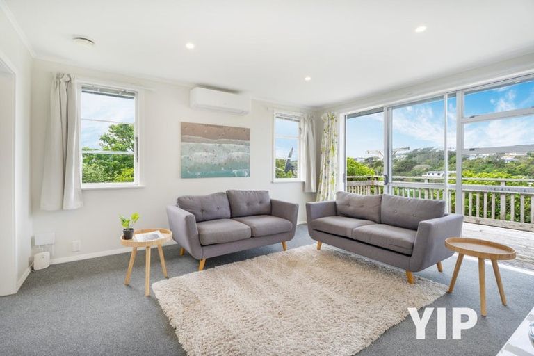 Photo of property in 133 Ruskin Road, Newlands, Wellington, 6037