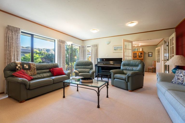 Photo of property in 6 Montrose Grove, Churton Park, Wellington, 6037