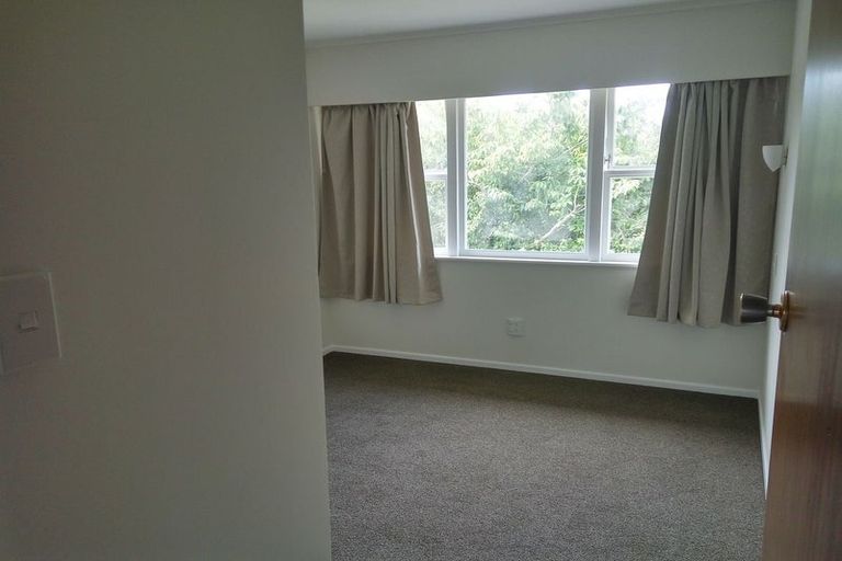 Photo of property in 17 Thurleigh Grove, Karori, Wellington, 6012