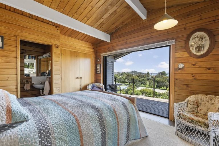 Photo of property in 22 Kathy Terrace, Stanmore Bay, Whangaparaoa, 0932