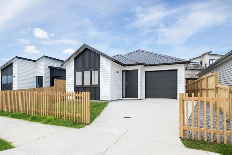 Photo of property in 23 Whakairo Crescent, Gulf Harbour, 0930