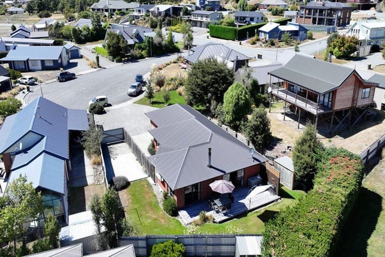 Photo of property in 1 Dwyer Place, Lake Tekapo, 7999
