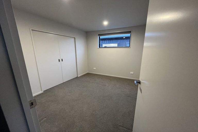 Photo of property in 28 Mount Creighton Crescent, Wanaka, 9305