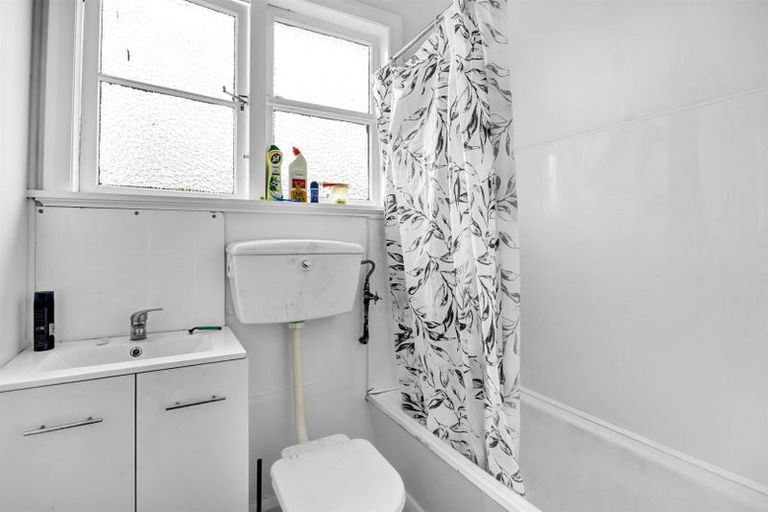 Photo of property in 210 South Road, Hawera, 4610