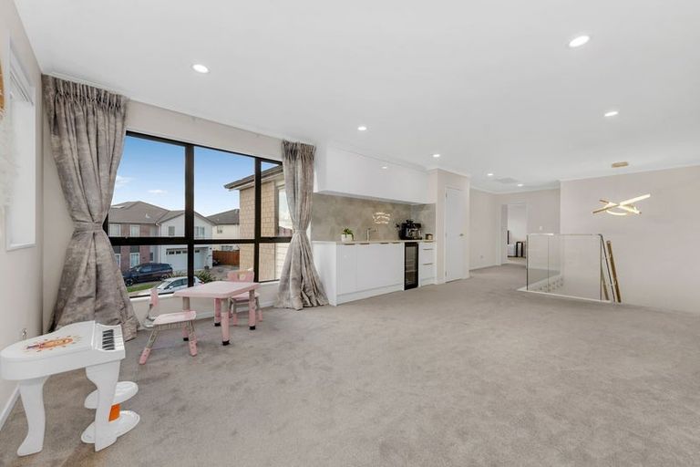 Photo of property in 9 Cloonlyon Drive, Flat Bush, Auckland, 2019