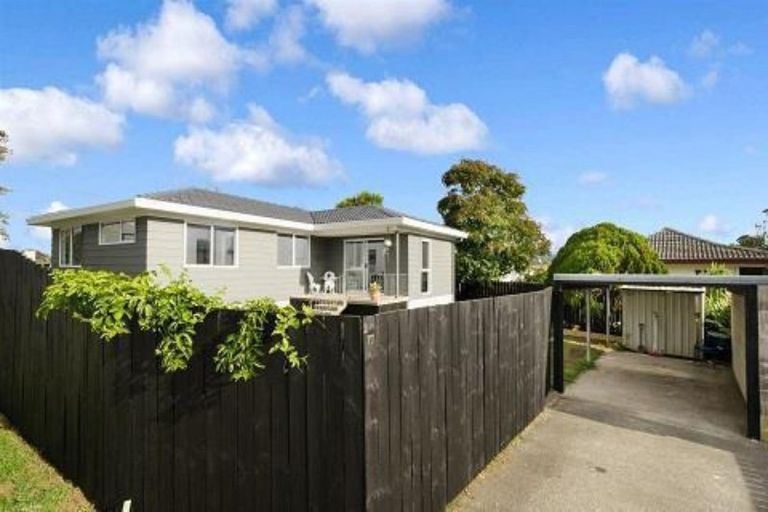 Photo of property in 2/77 Luanda Drive, Ranui, Auckland, 0612