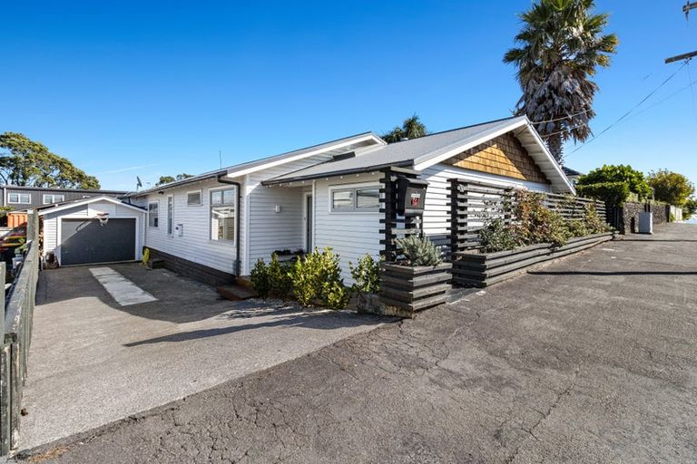 Photo of property in 30 Nobs Line, Strandon, New Plymouth, 4312
