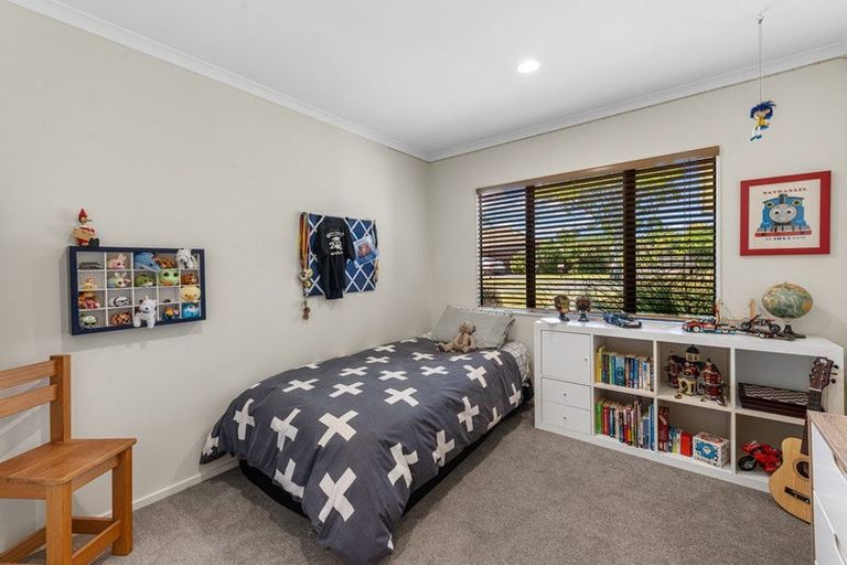 Photo of property in 8 Moy Place, East Tamaki Heights, Auckland, 2016