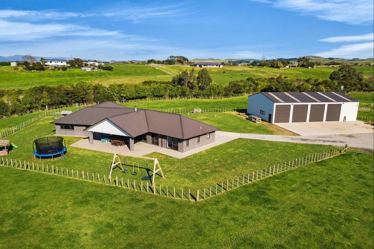Photo of property in 115 Holmes Road, Waiuku, 2682