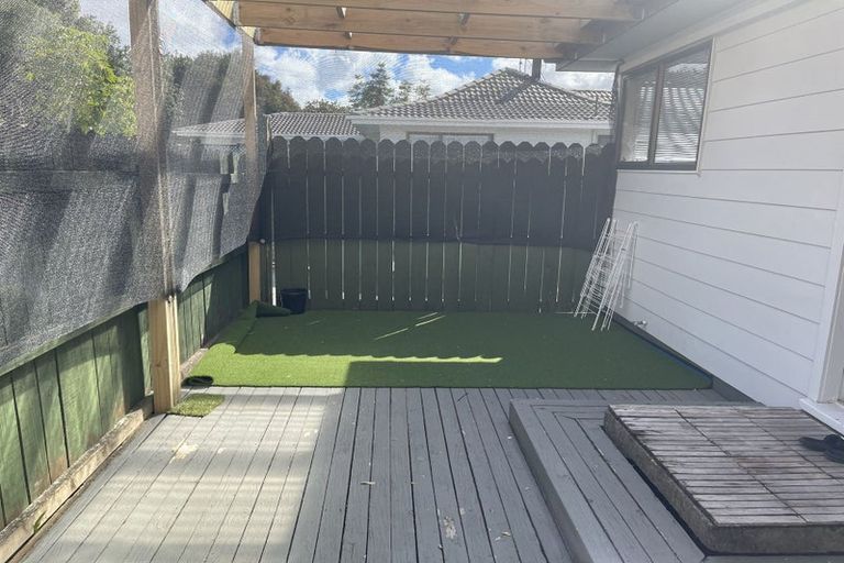 Photo of property in 10 Granville Drive, Massey, Auckland, 0614