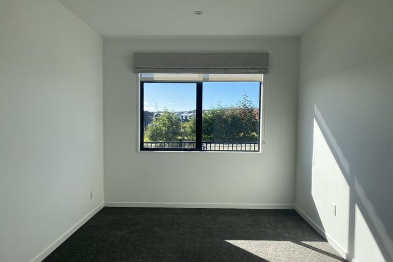 Photo of property in 2 Skua Road, Hobsonville, Auckland, 0616