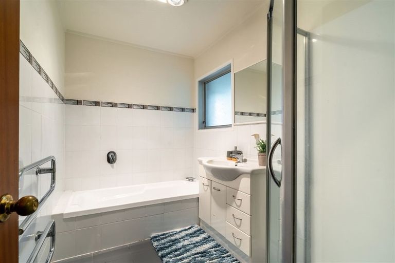 Photo of property in 94 Ayton Drive, Totara Vale, Auckland, 0629
