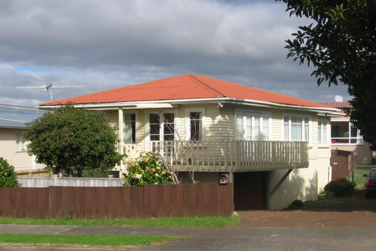 Photo of property in 188 Waimumu Road, Massey, Auckland, 0614