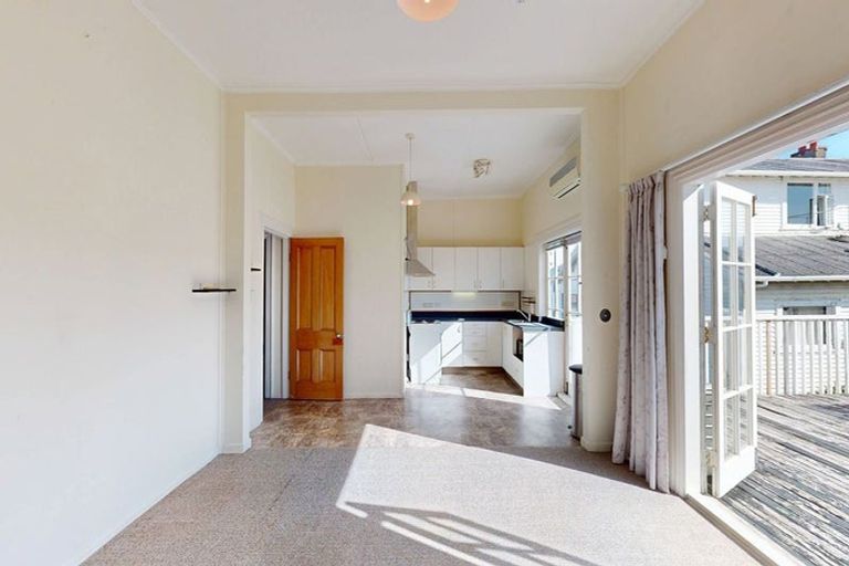 Photo of property in 55 Roxburgh Street, Mount Victoria, Wellington, 6011