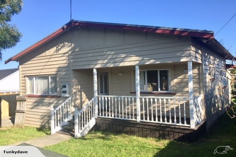 Photo of property in 44 Rimu Street, New Lynn, Auckland, 0600