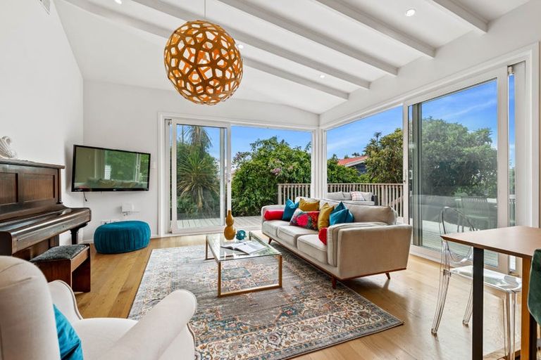 Photo of property in 34 Neil Avenue, Te Atatu Peninsula, Auckland, 0610