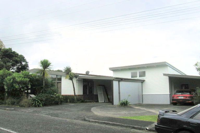 Photo of property in 2 De Val Drive, Titirangi, Auckland, 0604