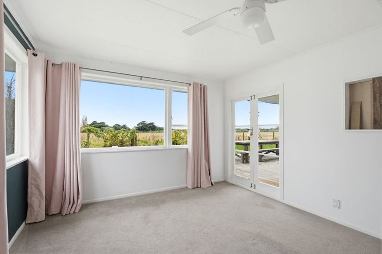 Photo of property in 54 Kuku Beach Road, Kuku, Levin, 5570