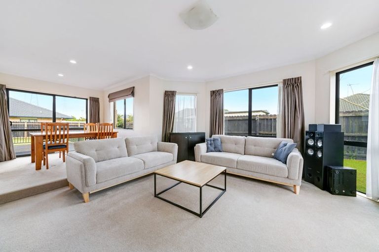 Photo of property in 8 Morewa Place, Takanini, 2112