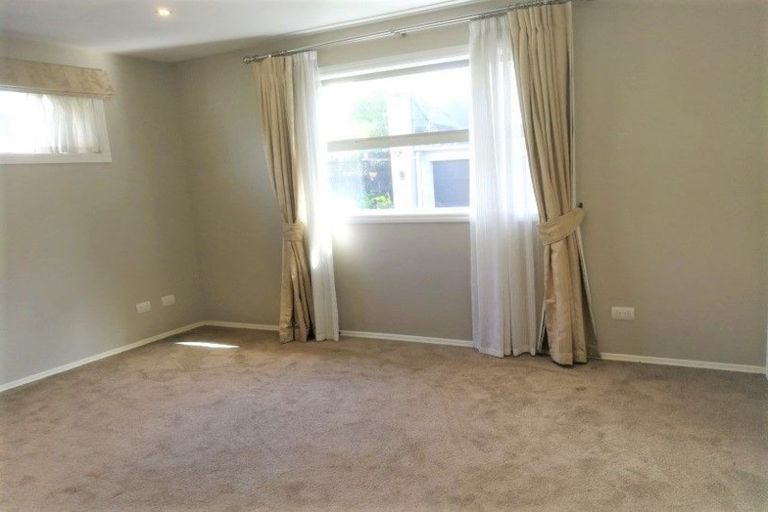 Photo of property in 18 Ramillies Place, Glenfield, Auckland, 0629