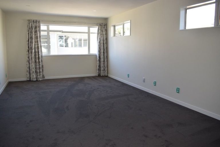 Photo of property in 517 East Coast Road, Murrays Bay, Auckland, 0630