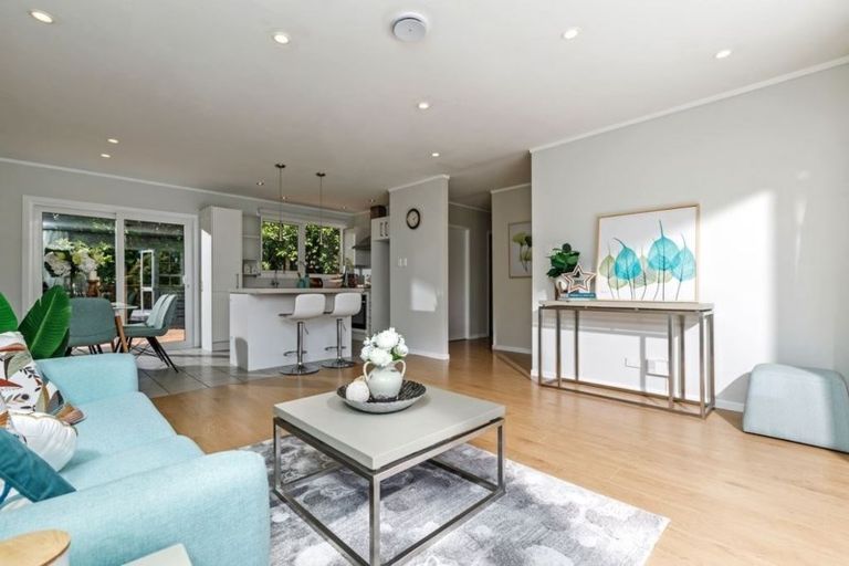 Photo of property in 17 Coroglen Avenue, Birkenhead, Auckland, 0626