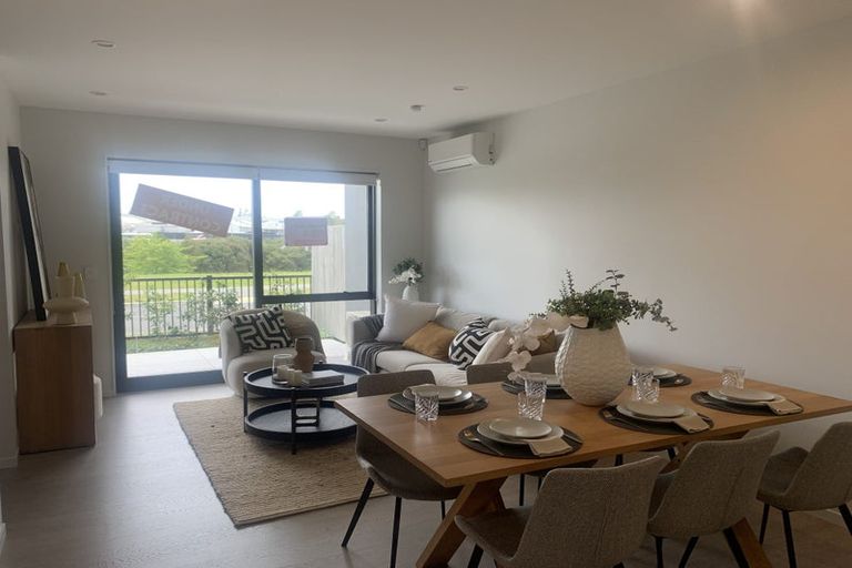 Photo of property in 2/18 Paraone Crescent, Takanini, 2112