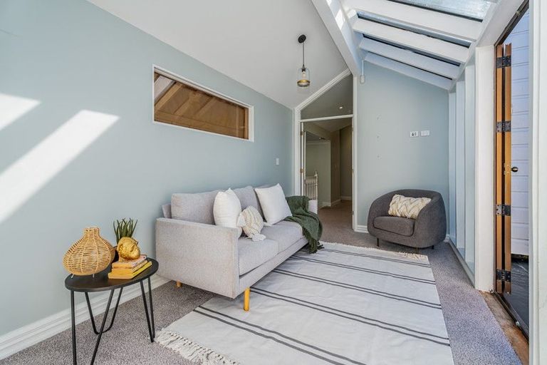 Photo of property in 50 Garden Road, Northland, Wellington, 6012