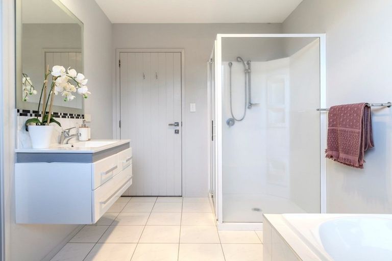 Photo of property in 16 Eagle Street, Welcome Bay, Tauranga, 3112