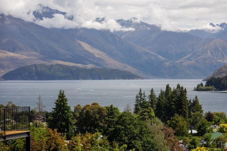 Photo of property in 15 Faulks Terrace, Wanaka, 9305