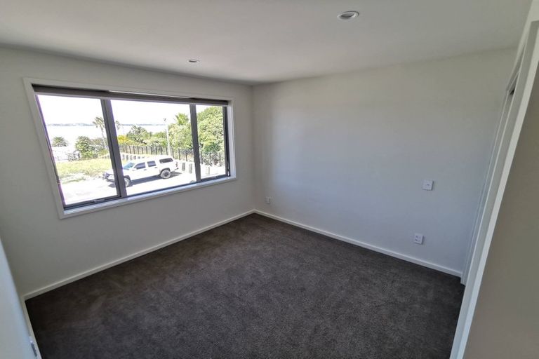 Photo of property in 15 Gunn Way, Hobsonville, Auckland, 0616