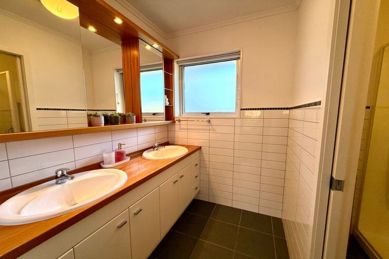 Photo of property in 21 Bidwell Place, Hillmorton, Christchurch, 8025