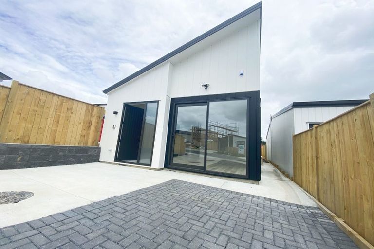Photo of property in 15 Biokovo Street, Massey, Auckland, 0614