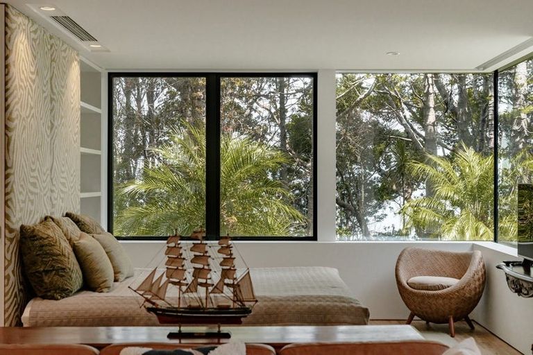 Photo of property in 34 Arapito Road, Titirangi, Auckland, 0604