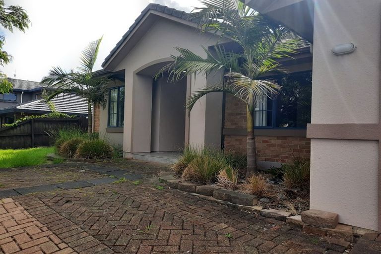 Photo of property in 4 Middlefield Drive, East Tamaki Heights, Auckland, 2016