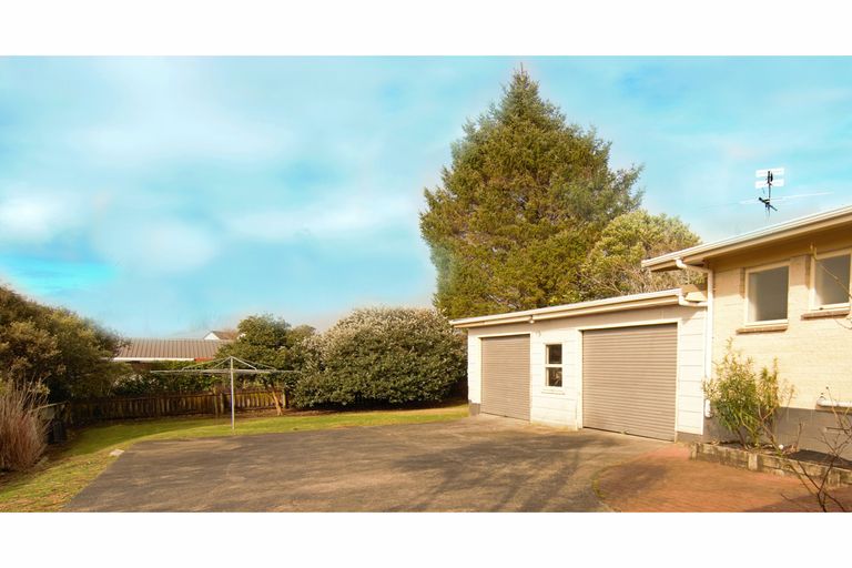 Photo of property in 53 Sandspit Road, Waiuku, 2123