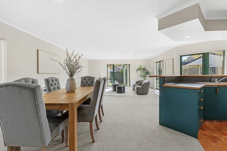 Photo of property in 6 Redwood Crescent, Westown, New Plymouth, 4310