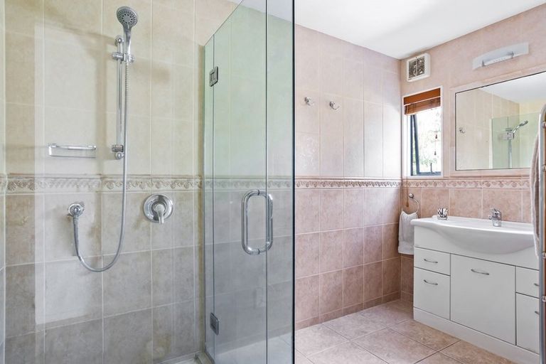 Photo of property in 5 Capstan Court, Te Atatu Peninsula, Auckland, 0610