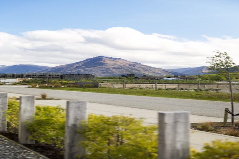 Photo of property in 13 Mcgibbon Lane, Jacks Point, 9371