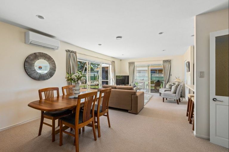 Photo of property in 94 Lakeside Drive, Orewa, 0931