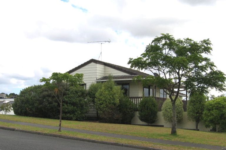 Photo of property in 168 Luckens Road, West Harbour, Auckland, 0618