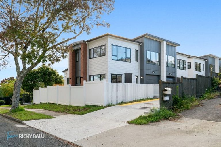 Photo of property in 43a Mirrabooka Avenue, Botany Downs, Auckland, 2010