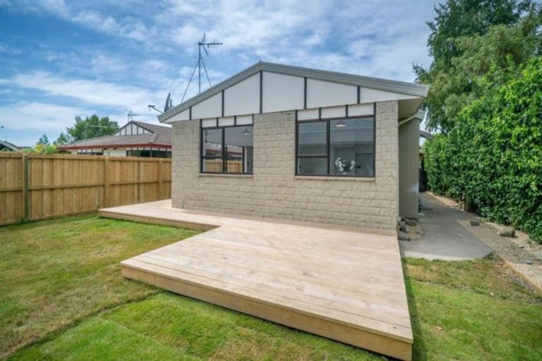Photo of property in 92c/2 Englefield Road, Northwood, Christchurch, 8051